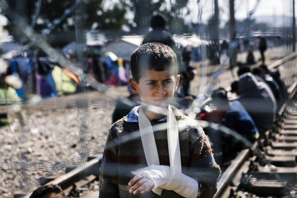 Flüchtlingsjunge an der griechisch-mazedonischen Grenze (1.3.)