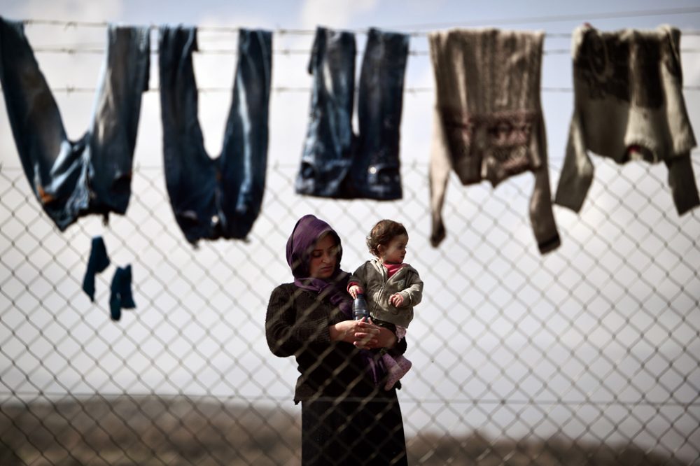 Frau und Baby im provisorischen Flüchtlingscamp an der griechisch-mazedonischen Grenze nahe der Idomeni (1.3.)