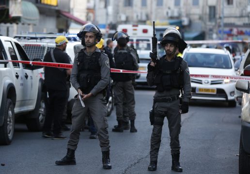 Israelische Grenzpolizisten stehen in Ostjerusalem Wache