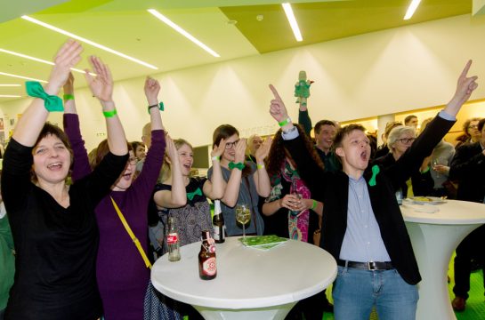 Die Grünen freuen sich über ihren Sieg in Baden-Württemberg
