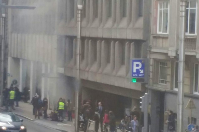 Rauchbildung nach der Explosion an der Metrostation Maelbeek (22.3.2016) (Archivbild: Seppe Knapen/Belga)