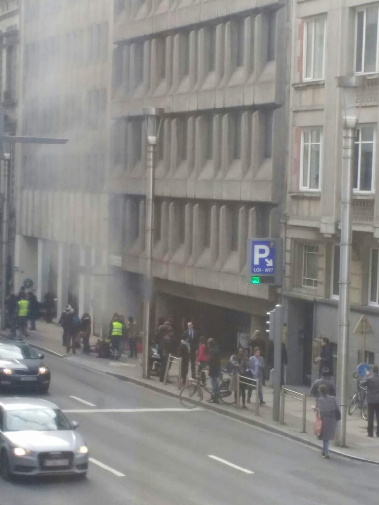 Rauchbildung nach der Explosion an der Metrostation Maelbeek (22.3.2016) (Archivbild: Seppe Knapen/Belga)