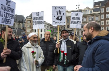 Mahnwache für die Opfer der Terroranschläge von Brüssel in Amsterdam