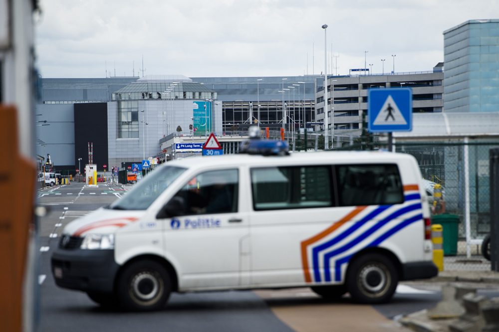 Polizeiwagen vor dem Brussels Airport (30.3.)