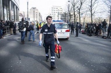 Nach Anschlägen: Rettungskräfte in der Brüsseler Rue de la Loi