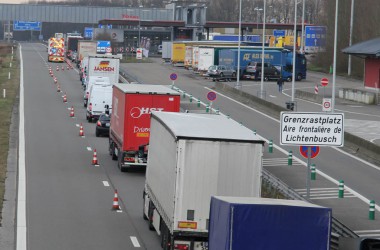 Stau am Grenzübergang Lichtenbusch