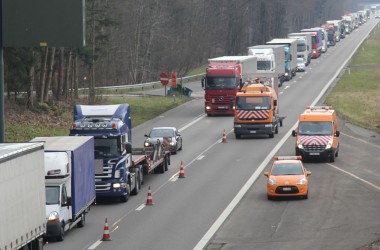 Stau am Grenzübergang Lichtenbusch