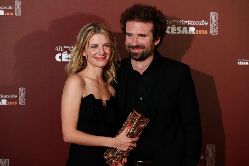 Der Filmemacher Cyril Dion und Schauspielerin Mélanie Laurent mit der César-Trophäe (26.2.)