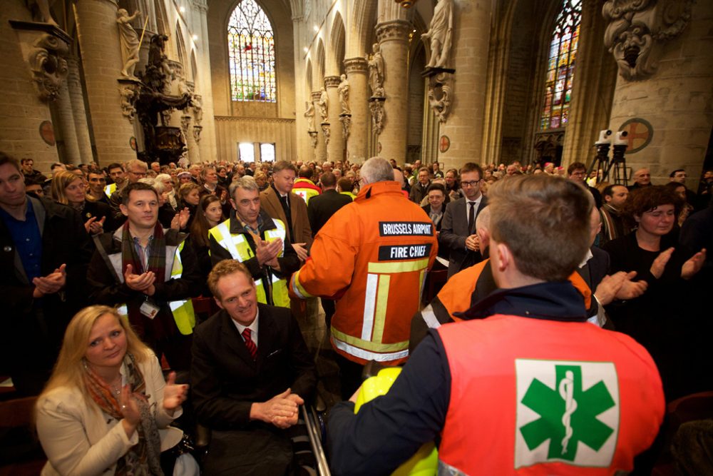 Personal von Brussels Airport bei einer Trauerfeier in der Kathedrale St. Michael und St. Gudula (28.3.3)