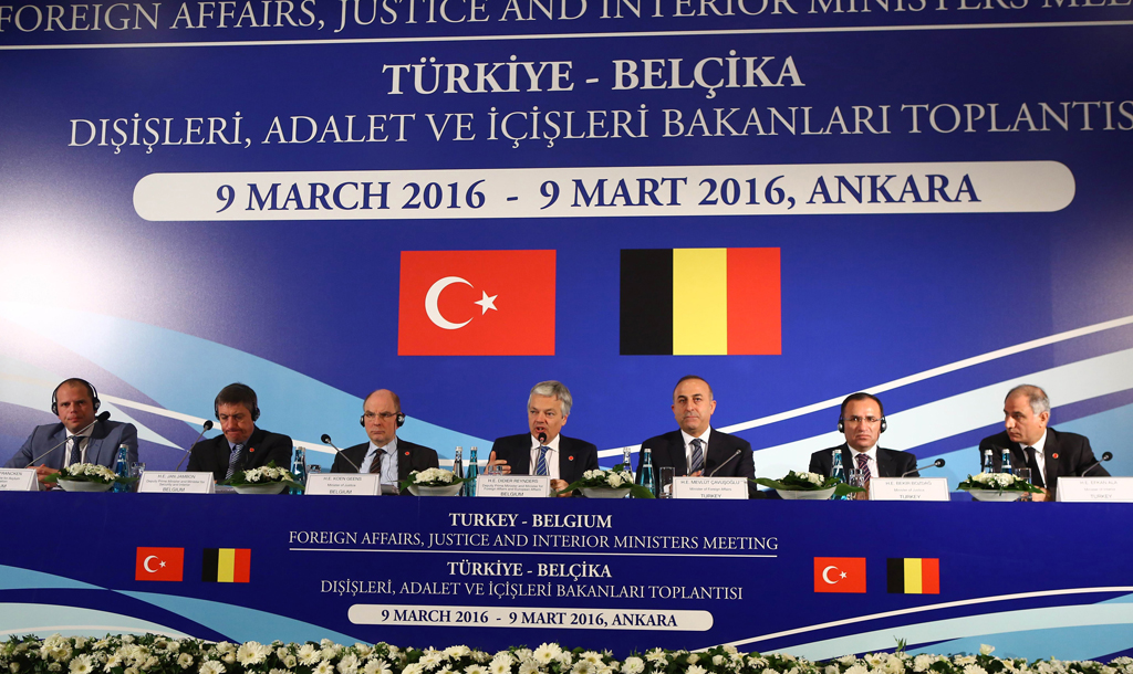 Belgisch-türkische Pressekonferenz in Ankara: Theo Francken, Jan Jambon, Koen Geens und Didier Reynders mit den türkischen Amtskollegen Mevlut Cavusoglu, Bekir Bozdag und Efkan Ala