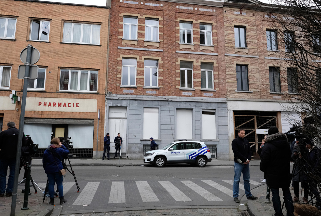 Polizei vor dem Unterschlupf von Salah Abdeslam in Molenbeek (20.3.)