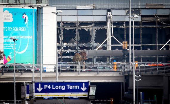 Nach Anschlägen: Die Fassade der Abflughalle des Brüsseler Airports Zaventem