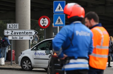 Nach Anschlägen: Polizei in der Nähe des Flughafens von Zaventem
