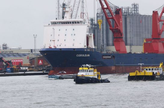 Lotse auf der Schelde im Hafen von Antwerpen