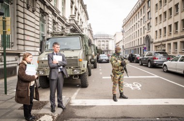 Soldaten in der Rue de la Loi nach Anschlag in Brüssel