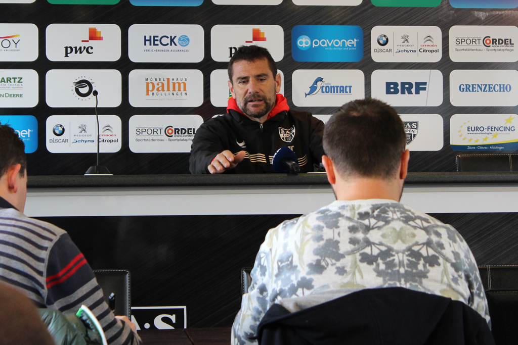 AS-Trainer Jordi Condom bei der Pressekonferenz am Freitag