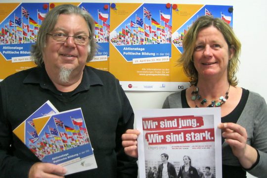 Stellen die Aktionstage "Politische Bildung" 2016 vor: Dr. Herbert Ruland und Gabi Borst von GrenzGeschichteDG