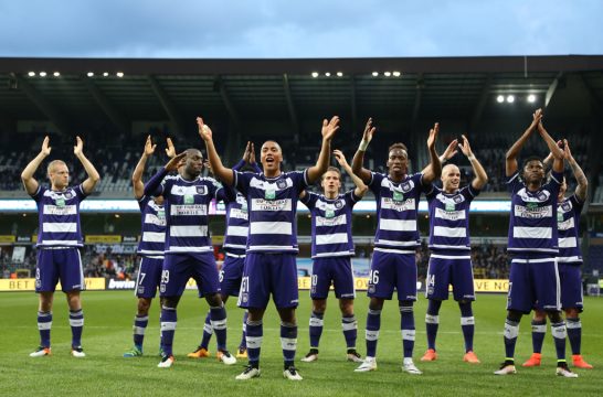 Anderlechts Spieler feiern den Sieg gegen Genk