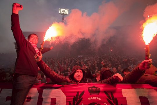 Antwerp-Fans vor dem Spiel der Spiele ...