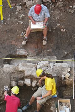 Arbeit auf einer Ausgrabung der Landesarchäologie
