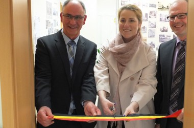 Ernst Breuer, Ministerin Isabelle Weykmans und Wolfgang Reuter eröffnen das Archivarium