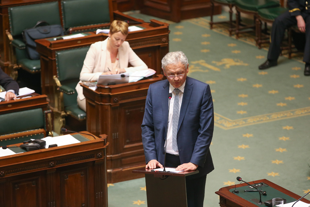 Verkehrsminister François Bellot in der Kammer