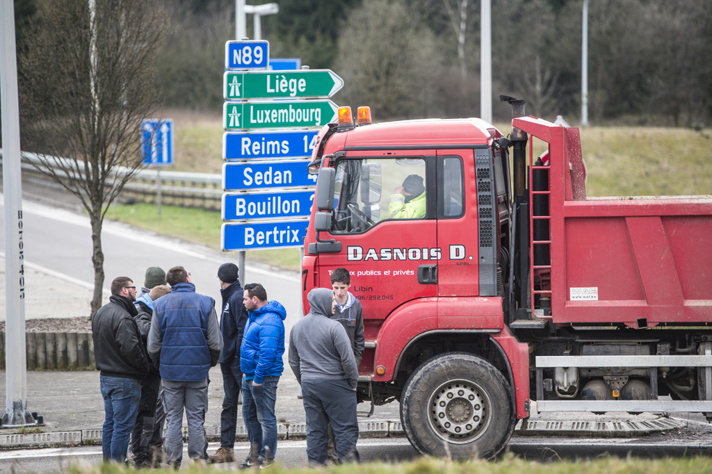 LKW blockiert die Ausfahrt 25 der E411 in Libramont