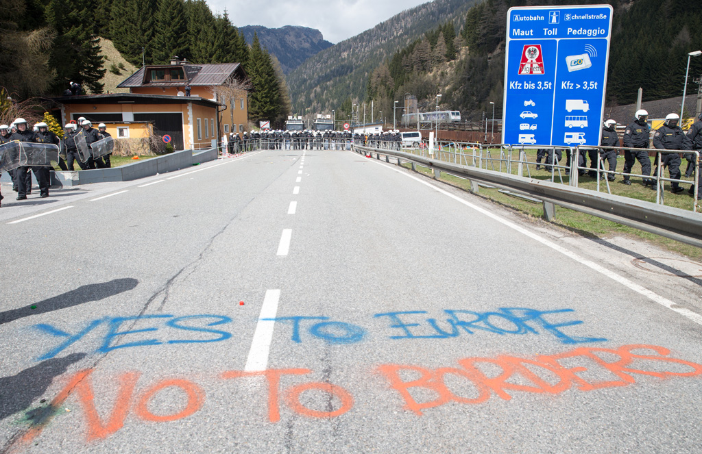 Am Brenner-Grenzübergang: "Ja zu Europa, Nein zu Grenzen" (24.4.)