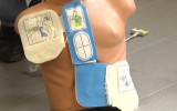 Einen Defibrillator richtig nutzen