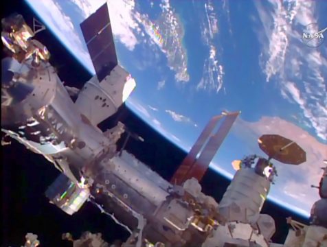 "Dragon"-Frachter von SpaceX dockt an die ISS an (10.4.)