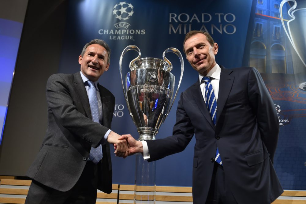 Emilio Butragueno (Real Madrid) und Txiki Begiristain (Manchester City) am 15.4. bei der Auslosung der Champions-League-Halfinalpaarungen in Nyon