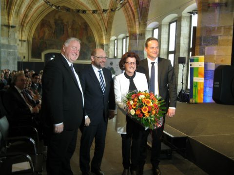 Übergabe des Vorsitzes der Euregio Maas-Rhein: Karl-Heinz Lambertz, Martin Schulz, Gisela Walsken und Oliver Paasch (vlnr)