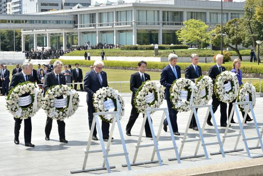 G7-Treffen in Hiroshima: Zum Gedenken an die Atombomben-Opfer legten die Außenminister Kränze nieder (11.4.)