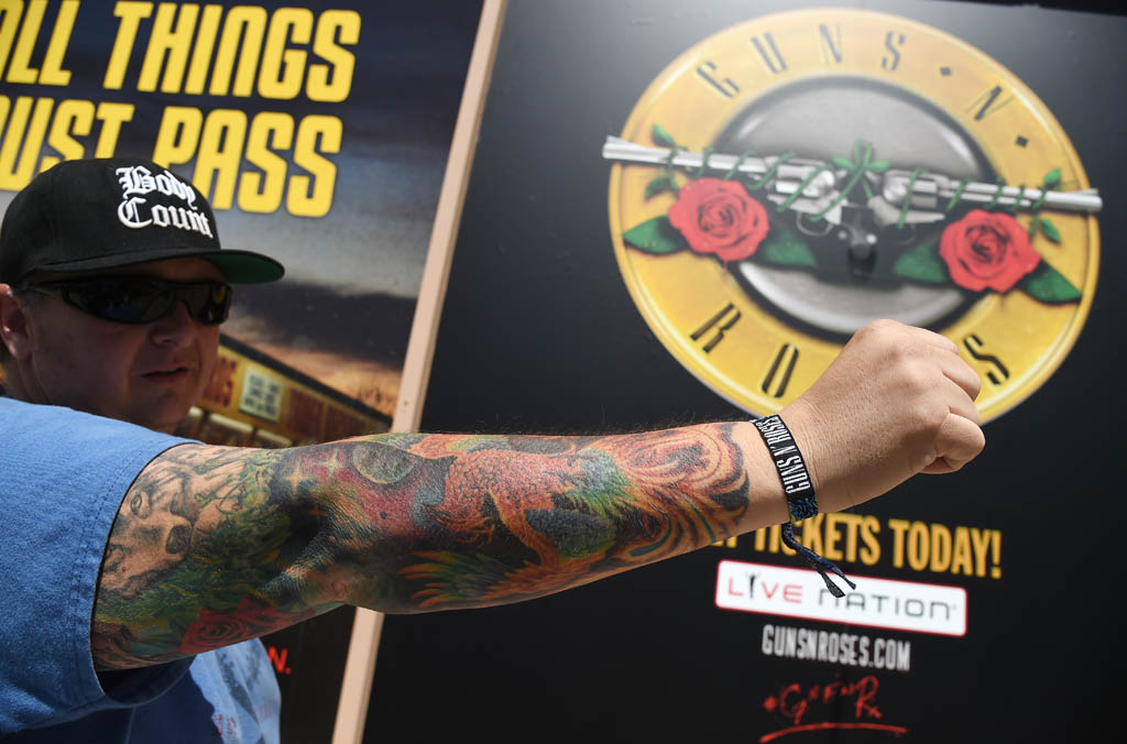 Guns N' Roses Fan feiert Comeback der Band