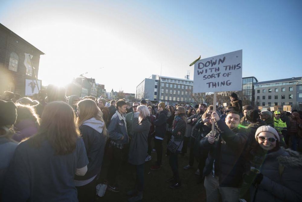 PanamaPapers: Demonstranten in Island fordern Rücktritt des Premiers