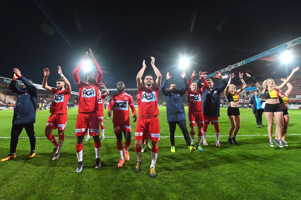 Kortrijk besiegt Standard und steht als Gruppensieger fest