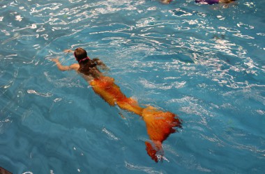 Wassernixen: Meerjungfrauenschwimmen in Aachen