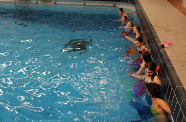 Wassernixen: Meerjungfrauenschwimmen in Aachen