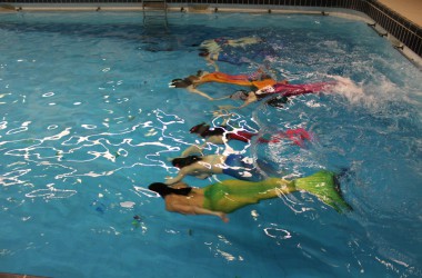 Wassernixen: Meerjungfrauenschwimmen in Aachen