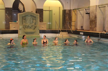 Wassernixen: Meerjungfrauenschwimmen in Aachen