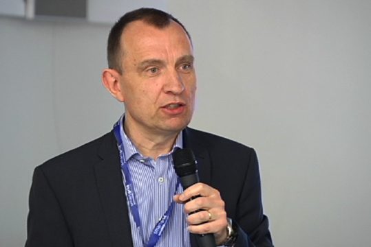 Roger Mergelsberg vom Stromnetzbetreiber ORES beim Fachkongress zum Thema "Smart Grid" beim ZAWM in Eupen