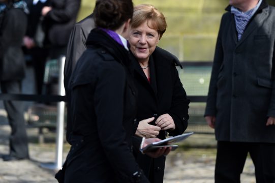 Auch Angela Merkel verabschiedet sich von Guido Westerwelle (2.4.)