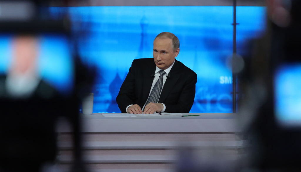 Der russische Präsident Wladimir Putin bei seiner traditionellen Bürgersprechstunde "Direkter Draht" (14.4.)