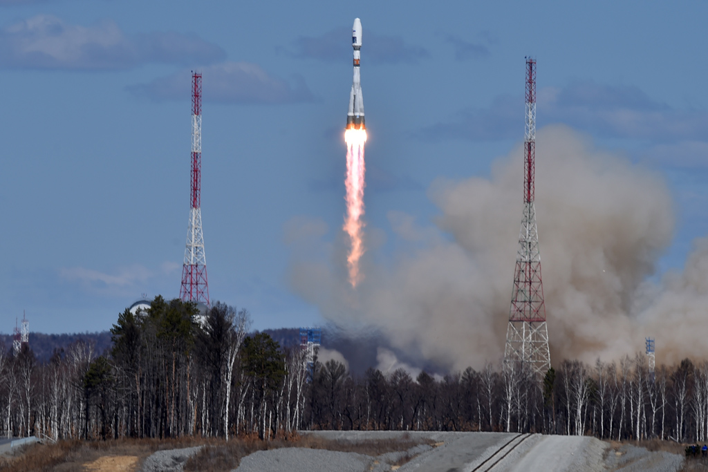 Start der Rakete von Russlands neuem Weltraumbahnhof Wostotschny