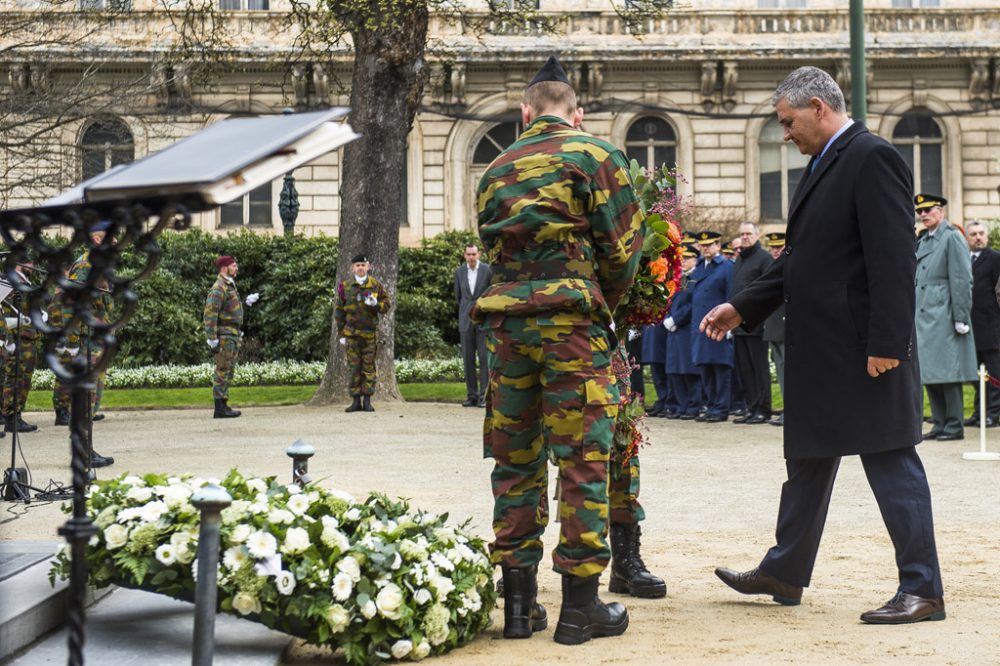 Verteidigungsminister Steven Vandeput bei der Zeremonie für die getöteten Soldaten