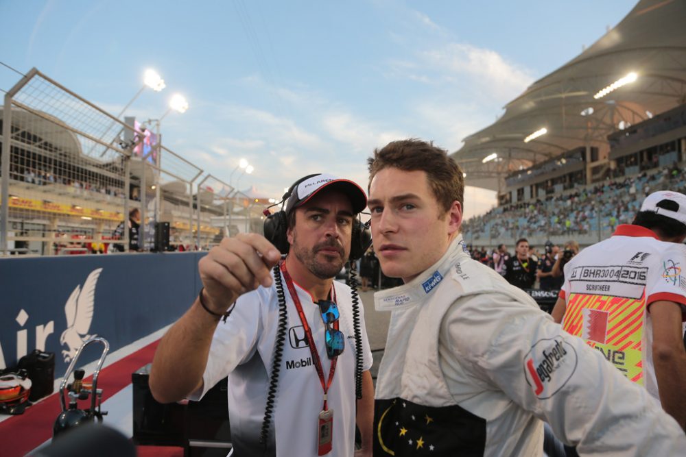 Fernando Alonso und Ersatzmann Stoffel Vandoorne beim Formel-1-Rennen in Bahrain