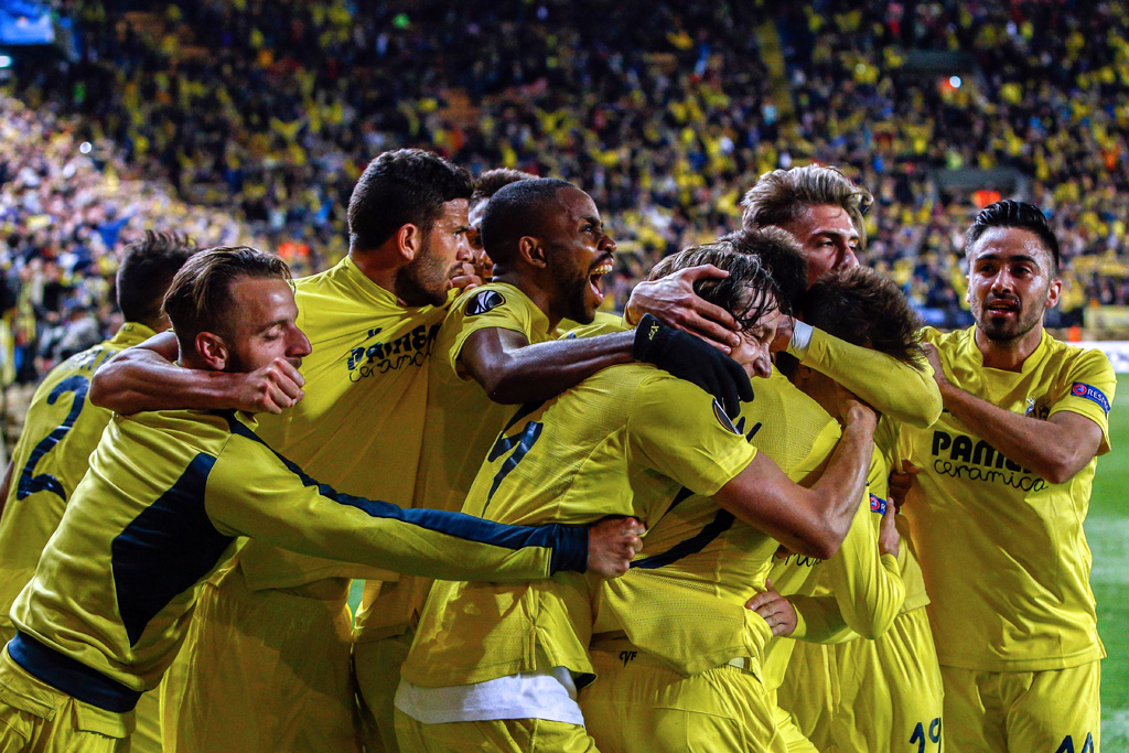 Die Spieler von Club Villarreal freuen sich nach dem Tor gegen den FC Liverpool
