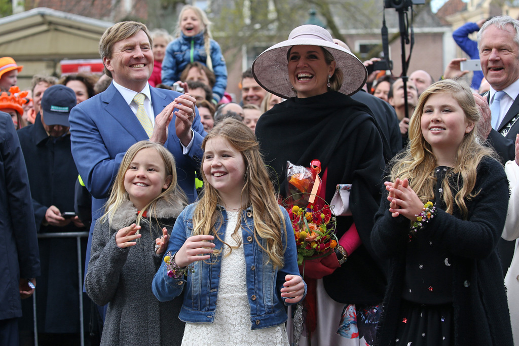 König Willem-Alexander feiert seinen Geburtstag mit seiner Familie und der Bevölkerung von Zwolle
