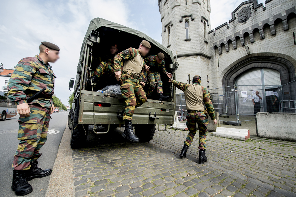 Soldaten der belgischen Armee vor dem Gefängnis Saint-Gilles in Brüssel (9.5.)