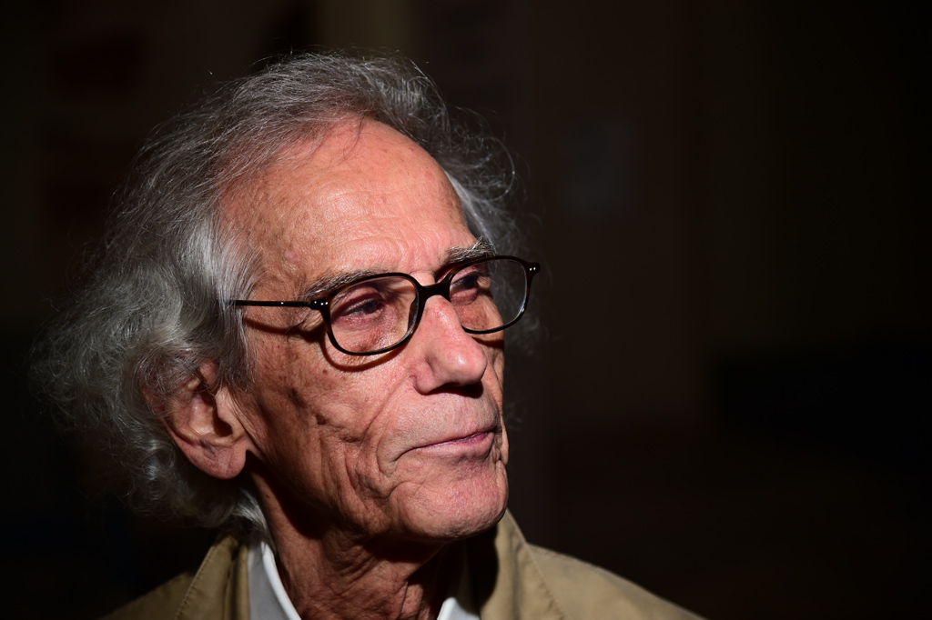 Verhüllungskünstler Christo bei einer Pressekonferenz im Santa Giulia Museum in Brescia (6.4.)